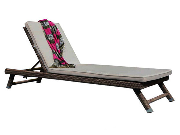 Universal Chaise Beige